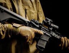 世俱杯改制-赛道与绿茵场的双重奏，当冰被火融化，寂静中诞生新的轰鸣