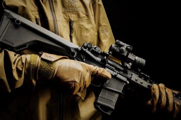 世俱杯改制-赛道与绿茵场的双重奏，当冰被火融化，寂静中诞生新的轰鸣