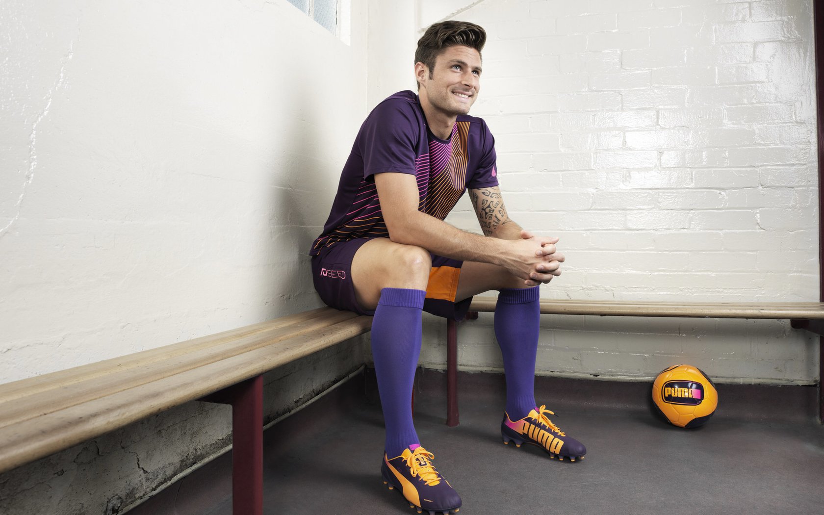 世俱杯参赛资格-阿克扛起全队,佛罗伦萨狂胜巴黎圣日耳曼